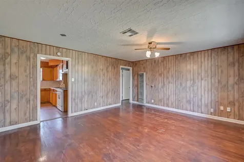 4905 Brinkley Street Houston TX 77033