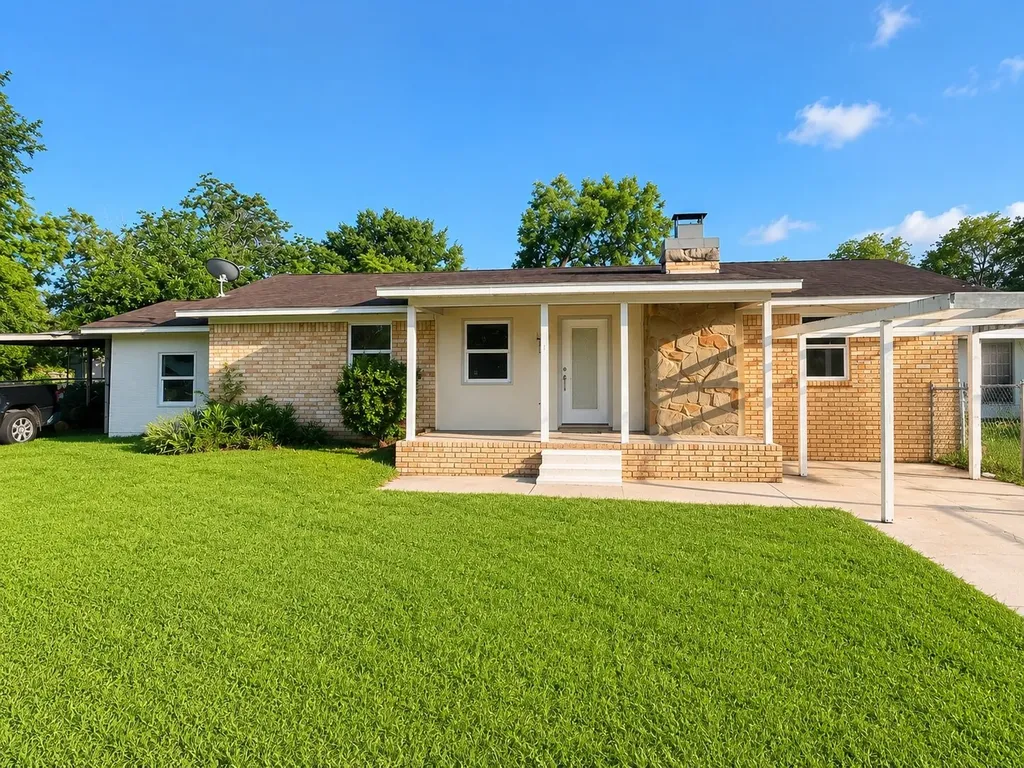 513 W Texas Street Brazoria TX 77422