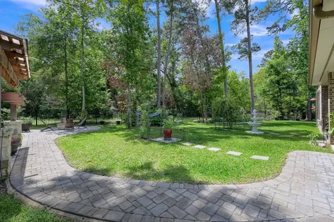 531 Woodsy Pine Court Conroe TX 77304