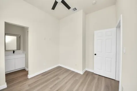 8025 Peachtree Street B Houston TX 77016