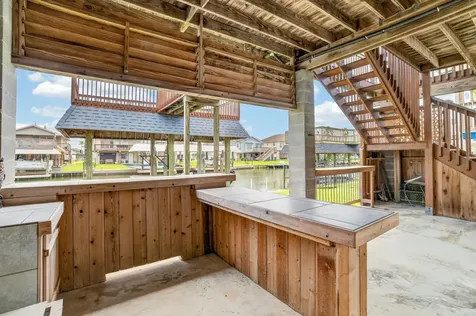 514 Pompano Street Bayou Vista TX 77563