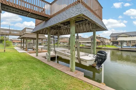 514 Pompano Street Bayou Vista TX 77563