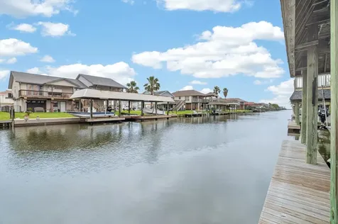514 Pompano Street Bayou Vista TX 77563