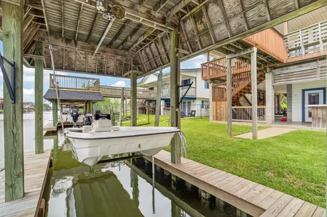 514 Pompano Street Bayou Vista TX 77563