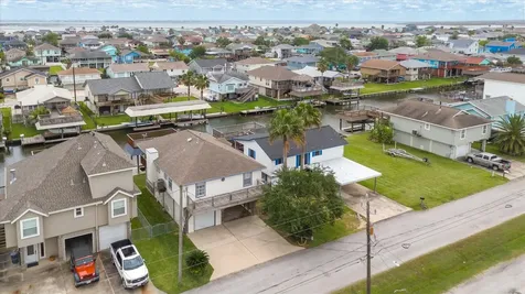 514 Pompano Street Bayou Vista TX 77563