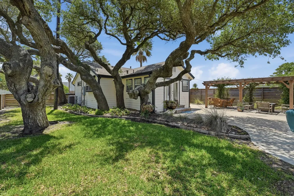 1029 Lady Claire Street Rockport TX 78382