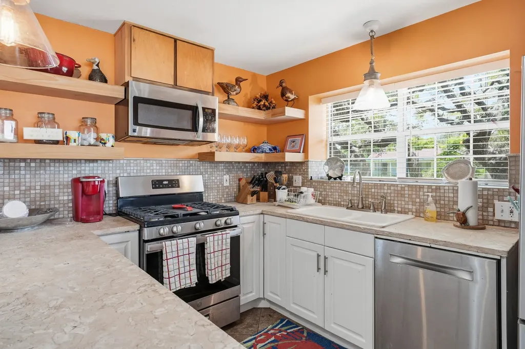1029 Lady Claire Street Rockport TX 78382