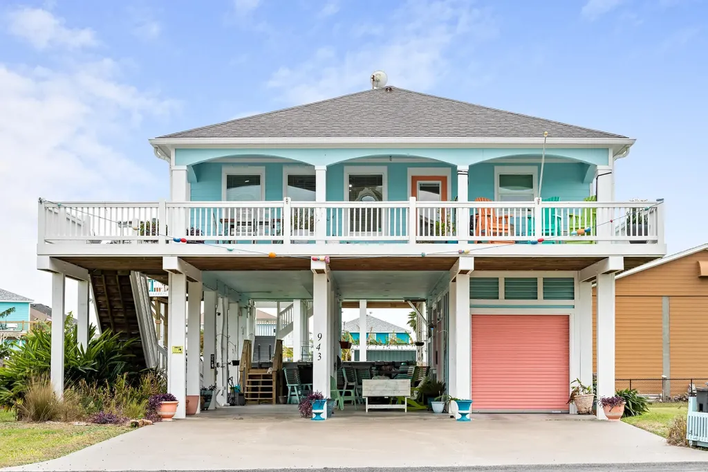 943 Palm Ridge Drive Crystal Beach TX 77650