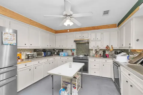 10408 Glennswood Drive Navasota TX 77868