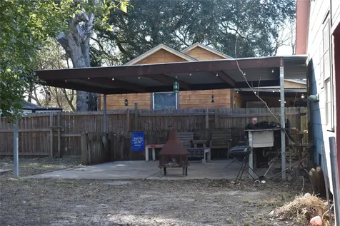 224 East Pine Avenue Winnie TX 77665