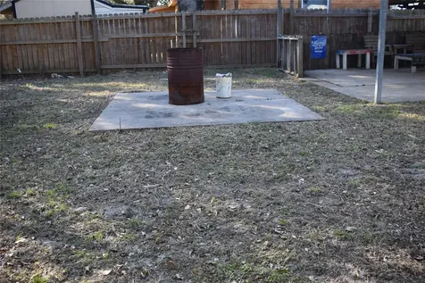 224 East Pine Avenue Winnie TX 77665