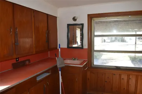 224 East Pine Avenue Winnie TX 77665