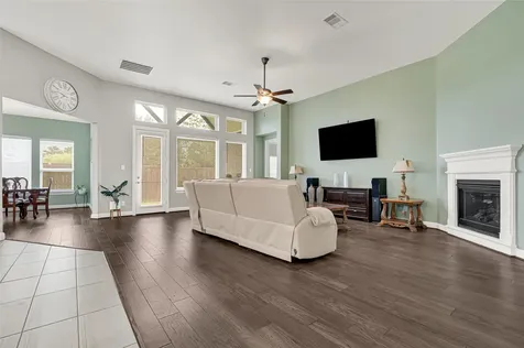 4612 Fisher Drive Pearland TX 77584