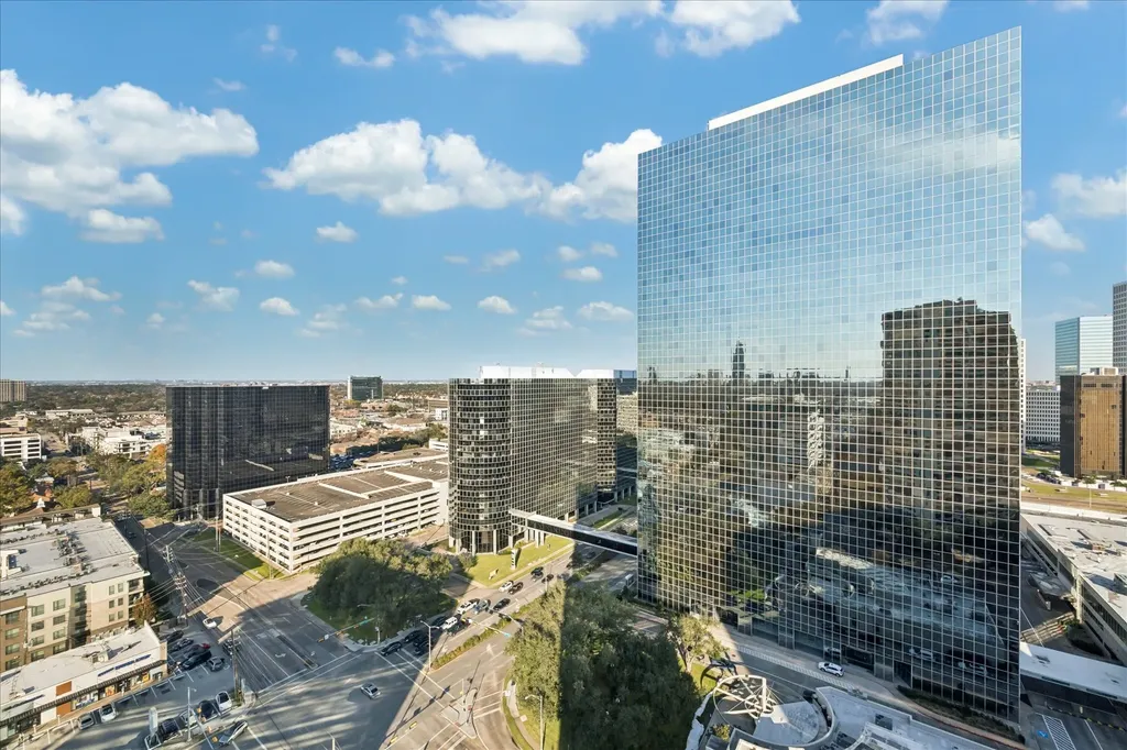 14 Greenway Plaza 22m/r Houston TX 77046