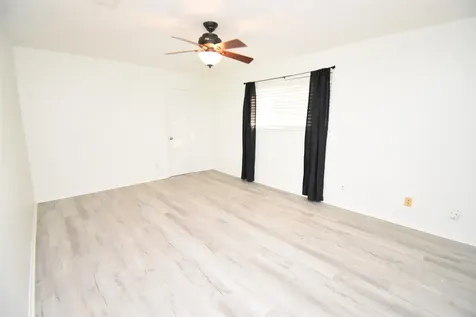 82 Harbor Lane Kemah TX 77565