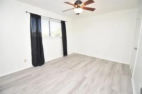 82 Harbor Lane Kemah TX 77565