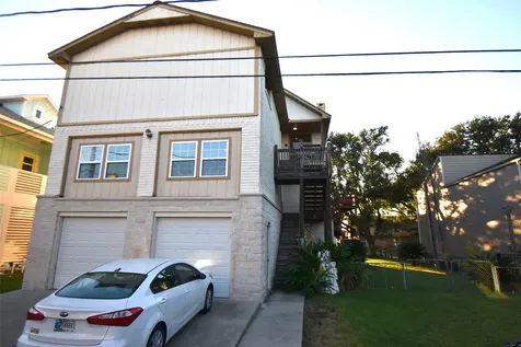 82 Harbor Lane Kemah TX 77565