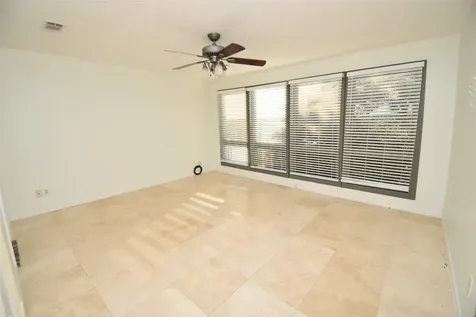 82 Harbor Lane Kemah TX 77565