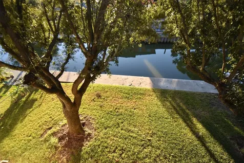 82 Harbor Lane Kemah TX 77565