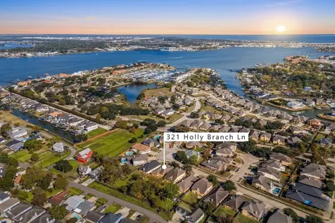 321 Holly Branch Lane Kemah TX 77565