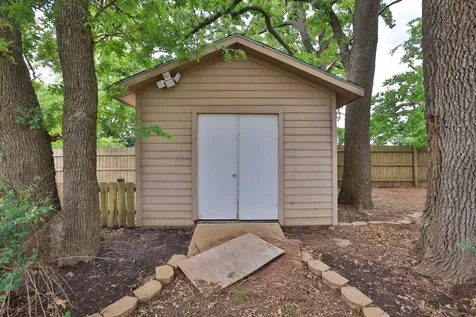 105 Lawrence Marshall Drive Hempstead TX 77445-2010