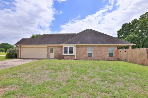 105 Lawrence Marshall Drive Hempstead TX 77445-2010