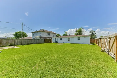 332 N 7th Street La Porte TX 77571