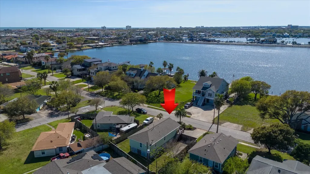 1618 Bayou Shore Drive Galveston TX 77551