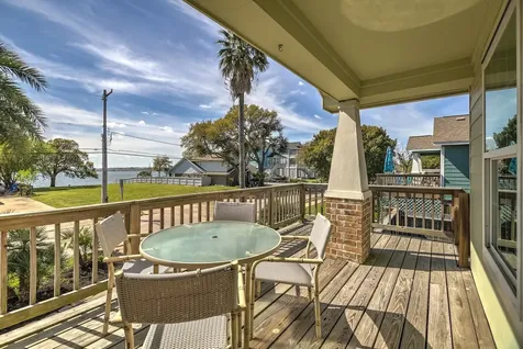 1618 Bayou Shore Drive Galveston TX 77551
