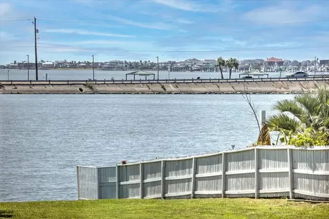 1618 Bayou Shore Drive Galveston TX 77551