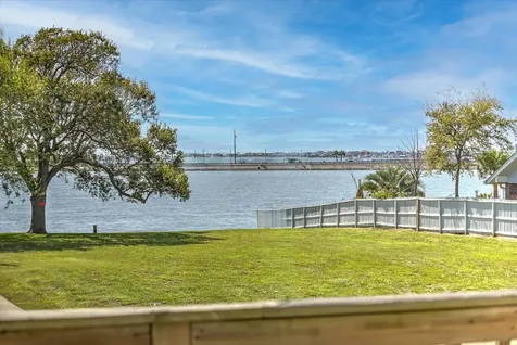 1618 Bayou Shore Drive Galveston TX 77551