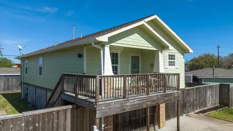 1618 Bayou Shore Drive Galveston TX 77551