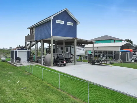 888 S East Road Crystal Beach TX 77650
