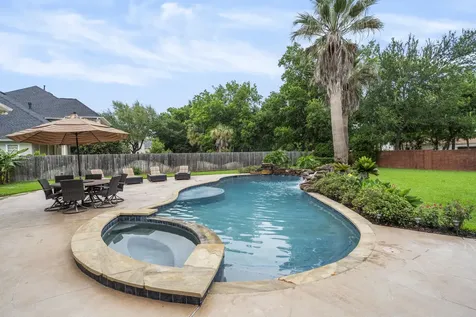 8214 Forest Gate Drive Sugar Land TX 77479