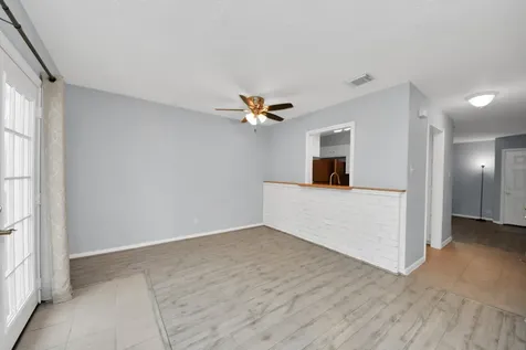 10654 Hazelhurst Drive 28 Houston TX 77043