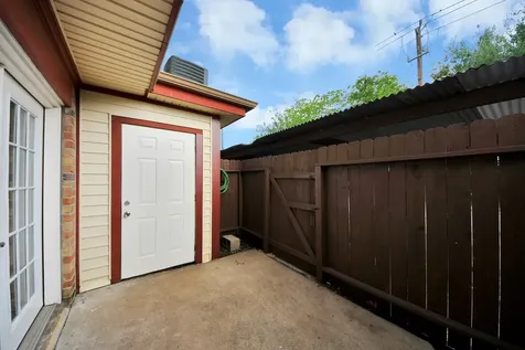 10654 Hazelhurst Drive 28 Houston TX 77043