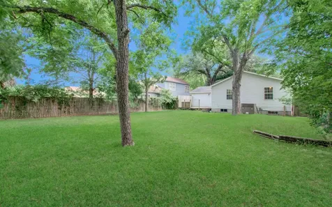834 Live Oak Street Columbus TX 78934