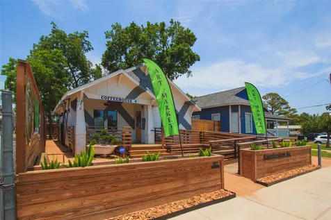 330 Neyland Street Houston TX 77022