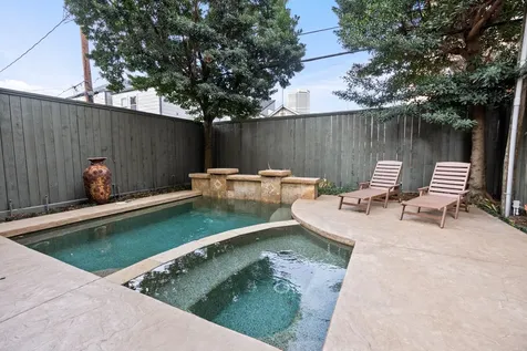 1230 W Bell Street Houston TX 77019