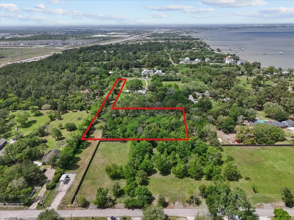 325 Bay Avenue S Kemah TX 77565
