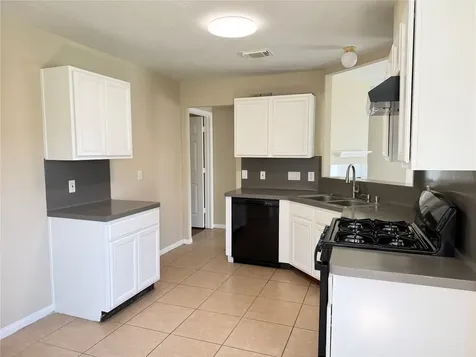 2215 Beacon Light Lane Fresno TX 77545