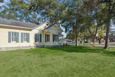305 Hardeman Street Sealy TX 77474