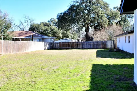 218 Smith Street Columbus TX 78934