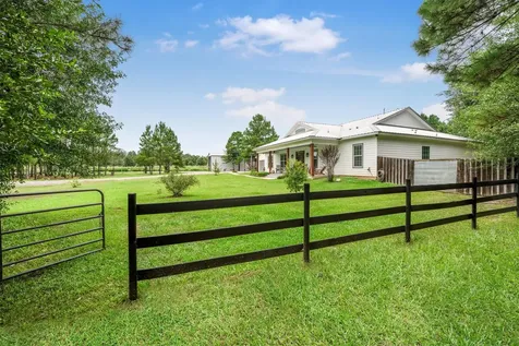 1022 Fm 1696 Road W Huntsville TX 77320