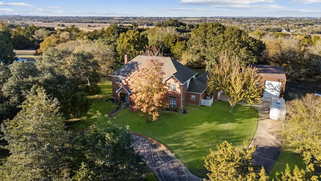 3905 N Briarwood Drive Brenham TX 77833