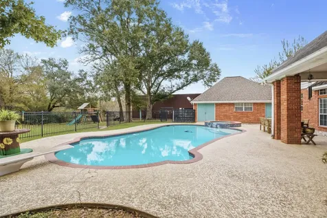 3905 N Briarwood Drive Brenham TX 77833
