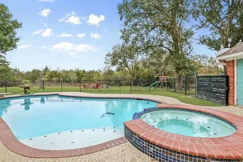 3905 N Briarwood Drive Brenham TX 77833