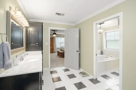 3905 N Briarwood Drive Brenham TX 77833