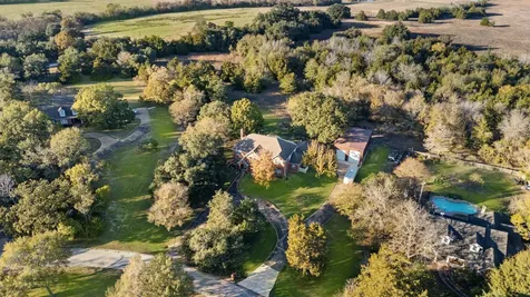 3905 N Briarwood Drive Brenham TX 77833