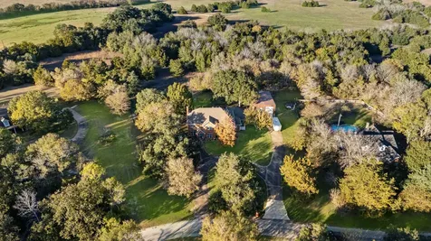 3905 N Briarwood Drive Brenham TX 77833